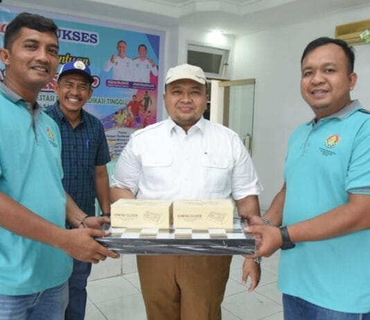 Bupati Tapsel Beri Tali Asih Kepada Atlet dan Pelatih Berprestasi