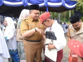 Bupati Tapsel dan Ketua TP PKK Hadiri Pengajian BKMT