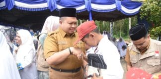 Bupati Tapsel dan Ketua TP PKK Hadiri Pengajian BKMT