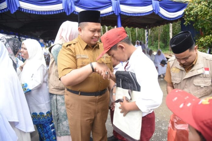 Bupati Tapsel dan Ketua TP PKK Hadiri Pengajian BKMT