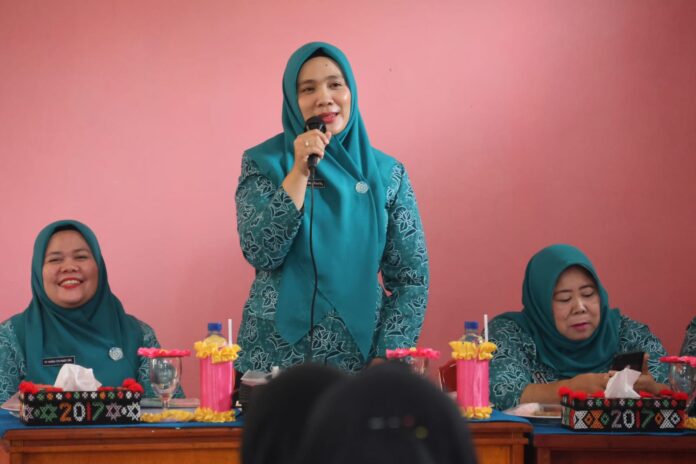 Rosalina Beri Motivasi ke PKK Desa Sanggapati Untuk Tingkatkan Kesejahteraan dan Kesehatan Masyarakat