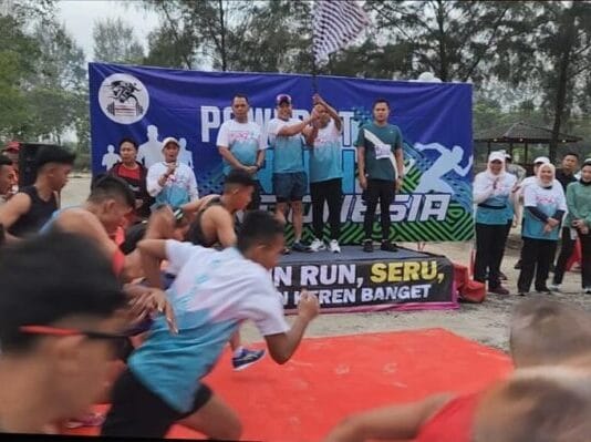 Wakapolda Sumut Lepas Ratusan Peserta Powerfit Run Indonesia di Pantai Bali Lestari Sergai