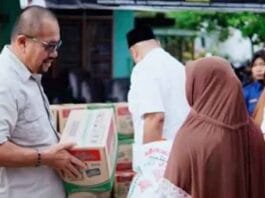 Baharuddin Siagian dan PT Socfindo Tanah Gambus Peduli Korban Banjir