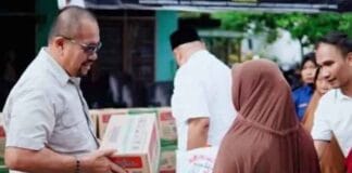 Baharuddin Siagian dan PT Socfindo Tanah Gambus Peduli Korban Banjir