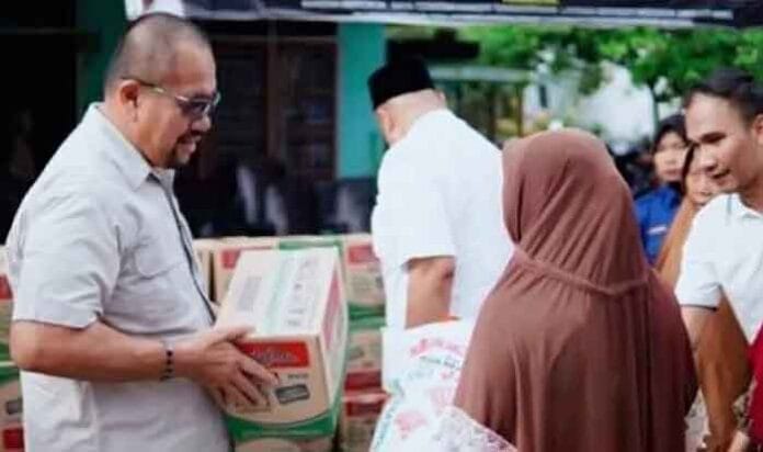 Baharuddin Siagian dan PT Socfindo Tanah Gambus Peduli Korban Banjir