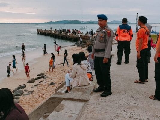 Polairud Polres Sibolga Gencarkan Patroli Keselamatan di Objek Wisata Pantai