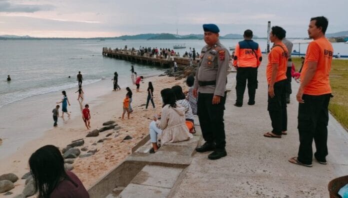 Polairud Polres Sibolga Gencarkan Patroli Keselamatan di Objek Wisata Pantai