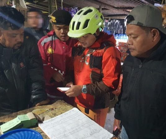 Polres Tanah Karo dan Basarnas Berhasil Evakuasi Pendaki Hipotermia di Gunung Sibayak