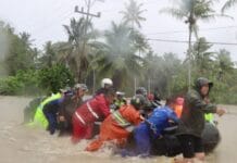 Banjir di Nisel, Polisi Bantu dan Evakuasi Warga dengan Sigap