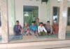 Bhabinkamtibmas dan Sekcam Salat Jumat Berjemaah di Masjid Al Manar