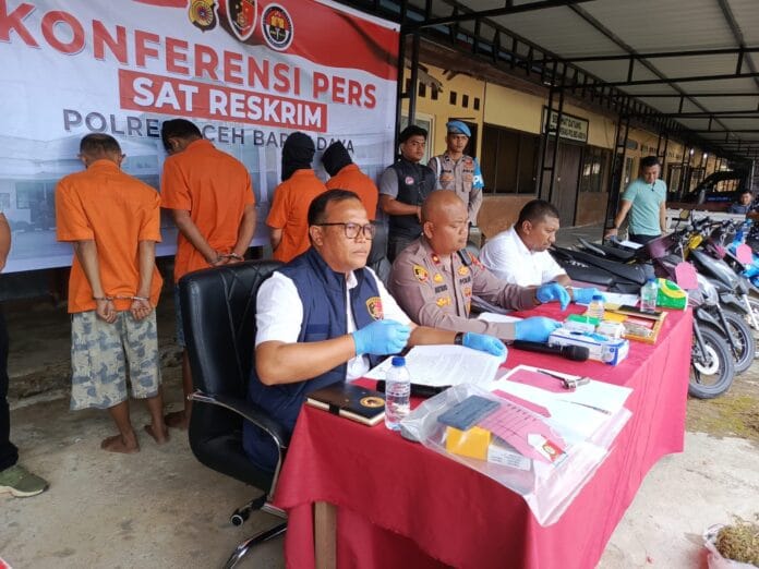 IMG-20250709-WA0130 Polres Abdya Gelar Konferensi Pers Ungkap Kasus Curanmor dan Narkoba
