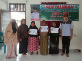 Pemdes Gampong Ladang Salurkan BLT-DD ke Masyarakat Miskin Ekstrem dan Lansia