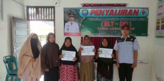 Pemdes Gampong Ladang Salurkan BLT-DD ke Masyarakat Miskin Ekstrem dan Lansia