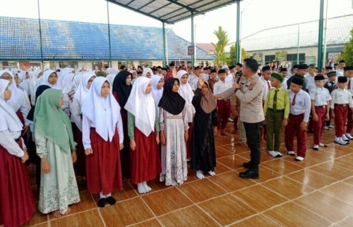 Polres Tapteng Sosialisasi Anti-Perundungan di SMP Al-Muslimin Pandan