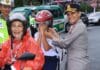 Sambut HUT ke-80 RI, Kapolres Pematangsiantar Bagi-bagi Helm dan Bendera Kepada Pengendara Sepeda Motor