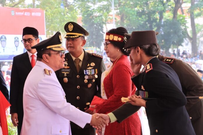 Kapolres Pematangsiantar Bersama Forkopimda Ikuti Upacara dan Pengibaran Bendera HUT ke-80 RI
