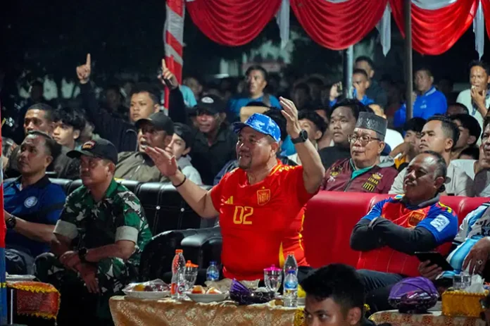 Bupati Batu Bara Nobar Final Piala Dunia 2026 Bersama Masyarakat Bupati Batu Bara Nobar Final Piala Dunia 2026 Bersama Masyarakat