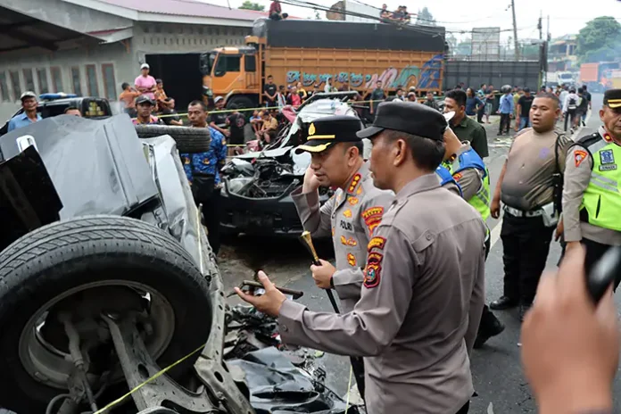 Tabrakan Beruntun di Sibolangit Tabrakan Beruntun di Sibolangit